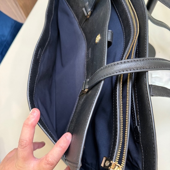 Tory Burch Robinson Tote Black - Picture 15 of 16